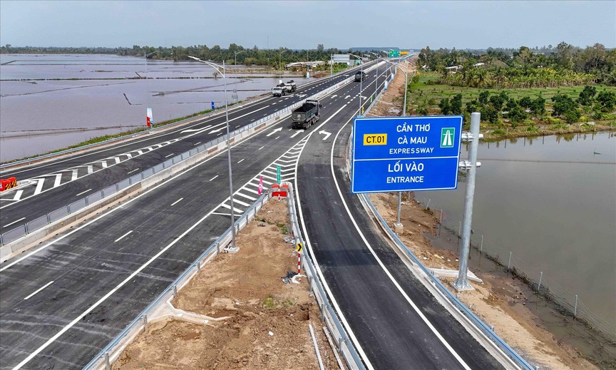 2 ngày tới, Việt Nam chính thức mở khai thác tuyến cao tốc 27.500 tỷ, mang theo kỳ vọng của hàng triệu người dân miền Tây Nam Bộ- Ảnh 2. 2 ngày tới, Việt Nam chính thức mở khai thác tuyến cao tốc 27.500 tỷ, mang theo kỳ vọng của hàng triệu người dân miền Tây Nam Bộ- Ảnh 2.