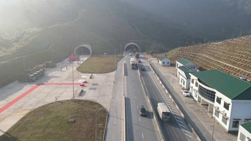 Sắp hoàn thiện hầm xuyên núi nghìn tỷ phức tạp nhất cao tốc Bắc - Nam- Ảnh 1.