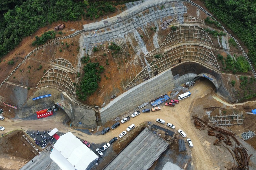 Sắp hoàn thiện hầm xuyên núi nghìn tỷ phức tạp nhất cao tốc Bắc - Nam- Ảnh 2.