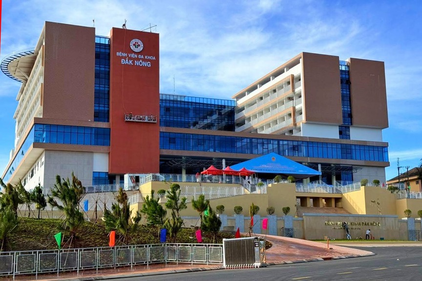 Tỉnh rộng nhất Việt Nam chính thức đưa bệnh viện trăm tỷ sở hữu bãi đáp trực thăng đầu tiên vào sử dụng- Ảnh 1.