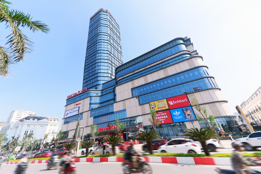 Không khí lễ hội bùng nổ ngày khai trương TTTM Vincom thứ 90 - Vincom Plaza Vinh- Ảnh 1.