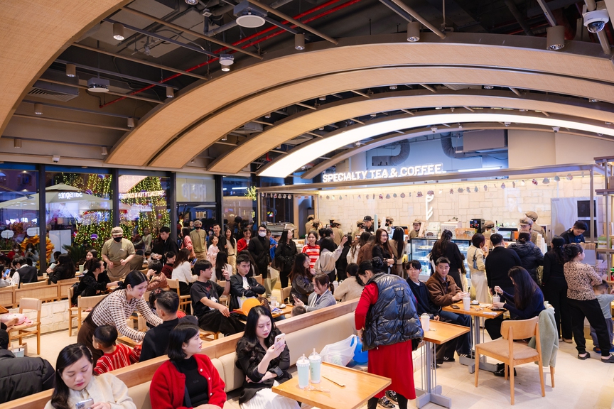 Không khí lễ hội bùng nổ ngày khai trương TTTM Vincom thứ 90 - Vincom Plaza Vinh- Ảnh 5.