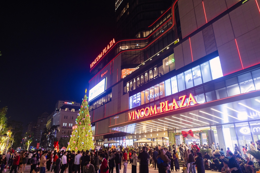 Không khí lễ hội bùng nổ ngày khai trương TTTM Vincom thứ 90 - Vincom Plaza Vinh- Ảnh 6.