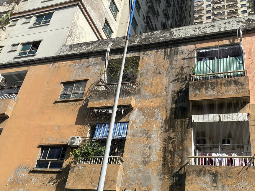 Tường của các tòa nhà tại dự án CT6 Kiến Hưng bị xuống cấp