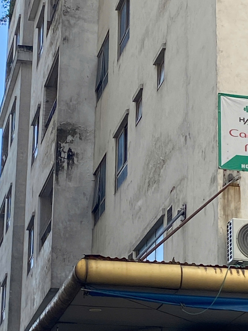 Các bức tường tại cụm dự án HH Linh Đàm có dấu hiệu xuống cấp