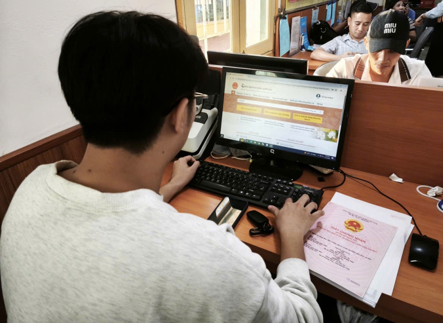 Quảng Ninh: 99,4% tỷ lệ hồ sơ TTHC được giải quyết trước và đúng hạn- Ảnh 1.