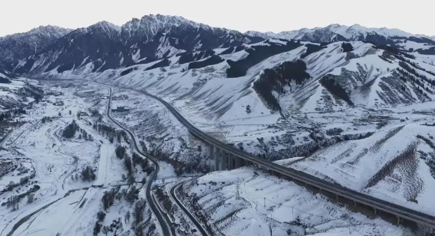 Chính thức khánh thành hầm cao tốc xuyên núi dài nhất thế giới: Rút ngắn thời gian đi qua vùng núi từ vài giờ còn 20 phút- Ảnh 2.