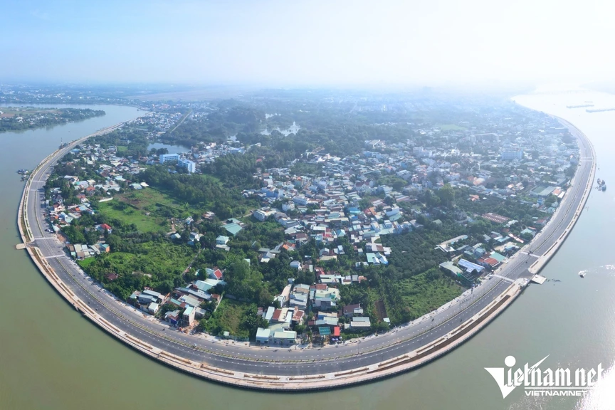 Sắp hoàn thành tuyến đường gần 2.000 tỷ nằm vắt qua biệt thự cổ trăm tuổi ở Đồng Nai- Ảnh 1. Sắp hoàn thành tuyến đường gần 2.000 tỷ nằm vắt qua biệt thự cổ trăm tuổi ở Đồng Nai- Ảnh 1.