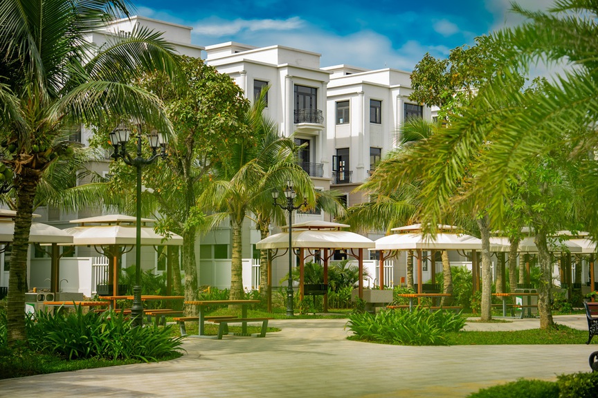 Khi giới tinh anh toàn cầu vẫn chọn đầu tư BĐS, biệt thự nhà phố Vịnh Xanh trở thành “của hiếm” - Ảnh 1. Khi giới tinh anh toàn cầu vẫn chọn đầu tư BĐS, biệt thự nhà phố Vịnh Xanh trở thành “của hiếm” - Ảnh 1.