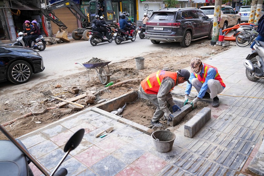 Hải Phòng: Đẩy nhanh tiến độ sửa chữa, cải tạo các công trình hè, đường đô thị- Ảnh 1. Hải Phòng: Đẩy nhanh tiến độ sửa chữa, cải tạo các công trình hè, đường đô thị- Ảnh 1.