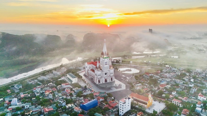 Chỉ 5 ngày nữa, chính thức khánh thành thánh đường lớn nhất Việt Nam: Tháp chuông cao 110m, sở hữu tầng hầm sâu 15m với sức chứa 800 người- Ảnh 5.