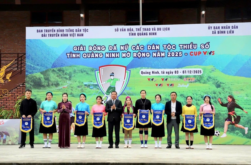 Quảng Ninh: Khai mạc Giải bóng đá nữ các dân tộc thiểu số - Ảnh 2. Quảng Ninh: Khai mạc Giải bóng đá nữ các dân tộc thiểu số - Ảnh 2.
