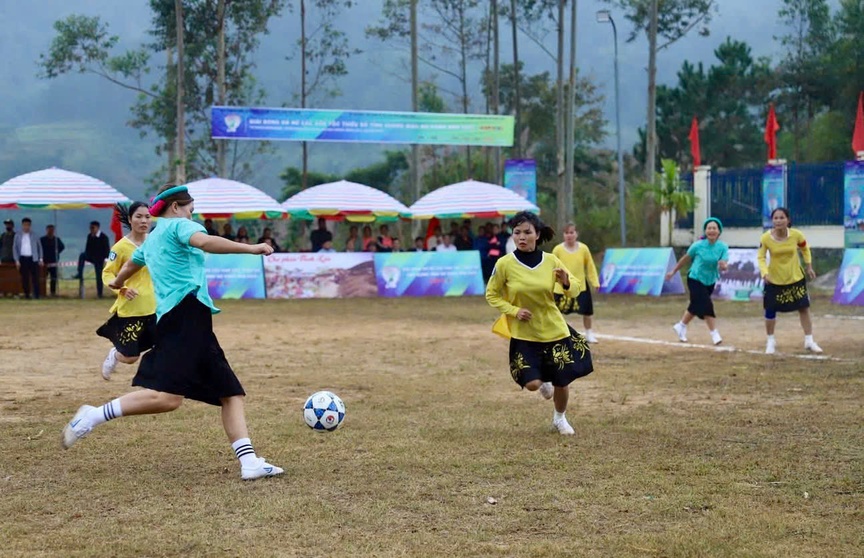 Quảng Ninh: Khai mạc Giải bóng đá nữ các dân tộc thiểu số - Ảnh 4. Quảng Ninh: Khai mạc Giải bóng đá nữ các dân tộc thiểu số - Ảnh 4.