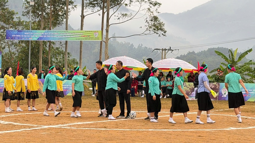 Quảng Ninh: Khai mạc Giải bóng đá nữ các dân tộc thiểu số - Ảnh 3. Quảng Ninh: Khai mạc Giải bóng đá nữ các dân tộc thiểu số - Ảnh 3.