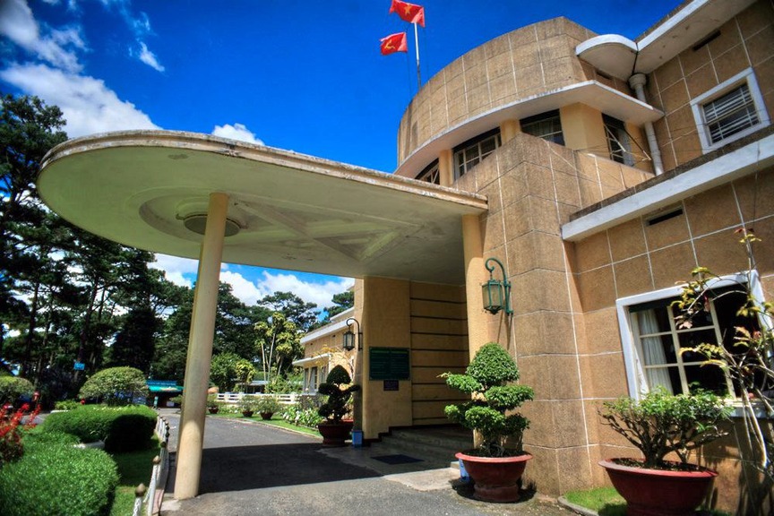 Dinh thự xa hoa của vị hoàng đế cuối cùng triều Nguyễn: Biểu tượng kiến trúc châu Âu một thời giữa lòng Đà Lạt- Ảnh 2. Dinh thự xa hoa của vị hoàng đế cuối cùng triều Nguyễn: Biểu tượng kiến trúc châu Âu một thời giữa lòng Đà Lạt- Ảnh 2.