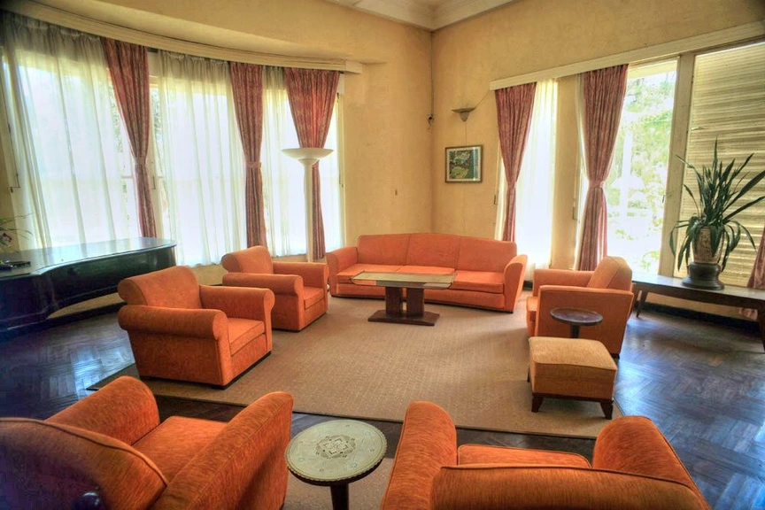 Dinh thự xa hoa của vị hoàng đế cuối cùng triều Nguyễn: Biểu tượng kiến trúc châu Âu một thời giữa lòng Đà Lạt- Ảnh 3. Dinh thự xa hoa của vị hoàng đế cuối cùng triều Nguyễn: Biểu tượng kiến trúc châu Âu một thời giữa lòng Đà Lạt- Ảnh 3.