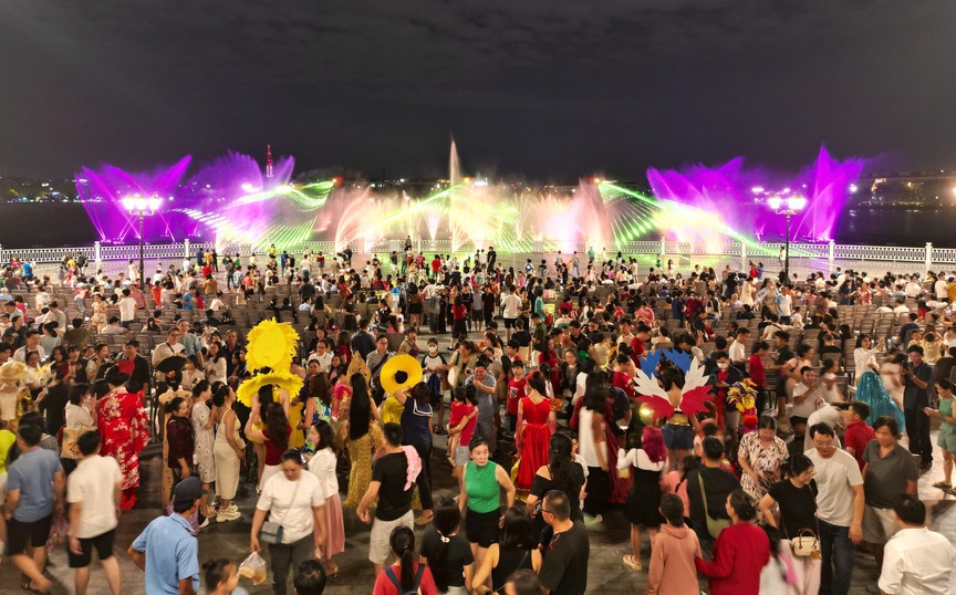 TP.HCM: Đến hẹn lại lên, Van Phuc City bật "mood Xuân" với lễ hội hoa Tết lớn nhất năm- Ảnh 5.