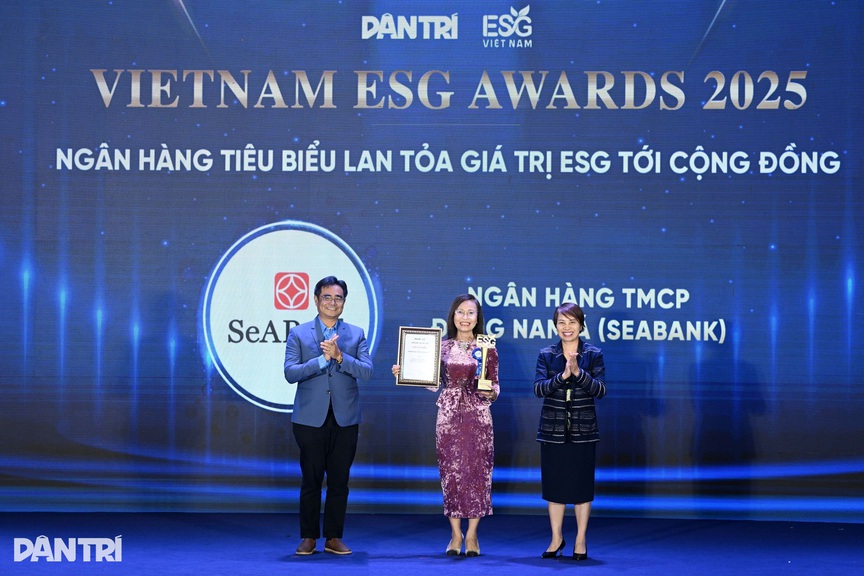 SeABank ghi dấu ấn trách nhiệm xã hội tại Vietnam ESG Awards và Tin Dùng Việt Nam 2025- Ảnh 1. SeABank ghi dấu ấn trách nhiệm xã hội tại Vietnam ESG Awards và Tin Dùng Việt Nam 2025- Ảnh 1.