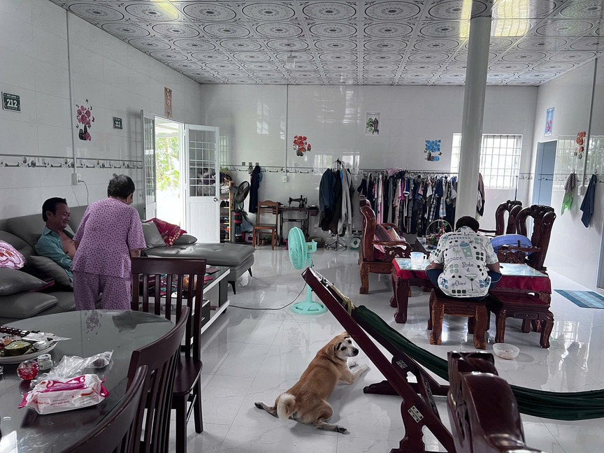 Căn nhà ở miền Tây gây xôn xao vì như mê cung: Quy mô 560m2, bên trong đặt 8 bộ bàn ghế- Ảnh 4.