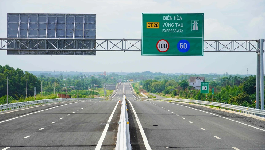 Chỉ 2 tuần nữa, chính thức thông xe cao tốc gần 18.000 tỷ kết nối 2 tỉnh thành giàu nhất Việt Nam, thuận tiện ra đến siêu sân bay- Ảnh 1. Chỉ 2 tuần nữa, chính thức thông xe cao tốc gần 18.000 tỷ kết nối 2 tỉnh thành giàu nhất Việt Nam, thuận tiện ra đến siêu sân bay- Ảnh 1.