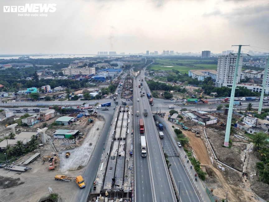 Nút giao phức hợp lớn nhất phía Đông TP. HCM tăng tốc về đích- Ảnh 2.