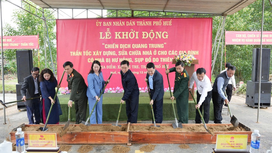 TP. Huế: Triển khai “Chiến dịch Quang Trung" - thần tốc xây dựng lại, sửa chữa nhà ở bị hư hại do thiên tai- Ảnh 1. TP. Huế: Triển khai “Chiến dịch Quang Trung" - thần tốc xây dựng lại, sửa chữa nhà ở bị hư hại do thiên tai- Ảnh 1.