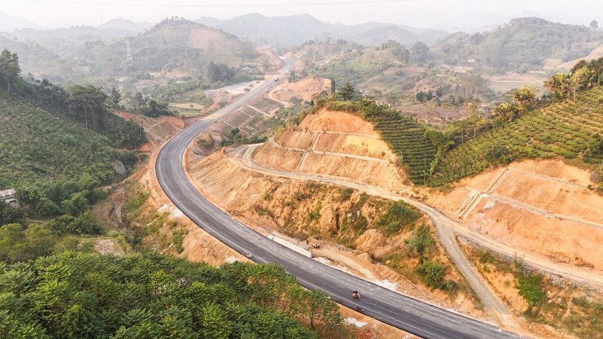 Chỉ 2 tuần nữa, tuyến cao tốc hàng chục nghìn tỷ tại tỉnh là địa đầu Tổ quốc sẽ hoàn thành
- Ảnh 5. Chỉ 2 tuần nữa, tuyến cao tốc hàng chục nghìn tỷ tại tỉnh là địa đầu Tổ quốc sẽ hoàn thành
- Ảnh 5.