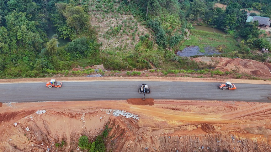 Chỉ 2 tuần nữa, tuyến cao tốc hàng chục nghìn tỷ tại tỉnh là địa đầu Tổ quốc sẽ hoàn thành
- Ảnh 3. Chỉ 2 tuần nữa, tuyến cao tốc hàng chục nghìn tỷ tại tỉnh là địa đầu Tổ quốc sẽ hoàn thành
- Ảnh 3.