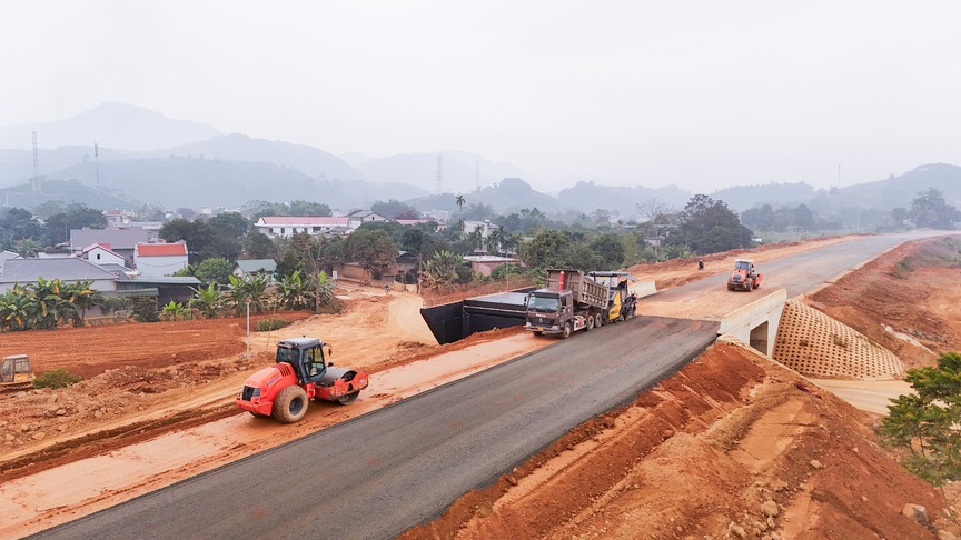 Chỉ 2 tuần nữa, tuyến cao tốc hàng chục nghìn tỷ tại tỉnh là địa đầu Tổ quốc sẽ hoàn thành
- Ảnh 4. Chỉ 2 tuần nữa, tuyến cao tốc hàng chục nghìn tỷ tại tỉnh là địa đầu Tổ quốc sẽ hoàn thành
- Ảnh 4.