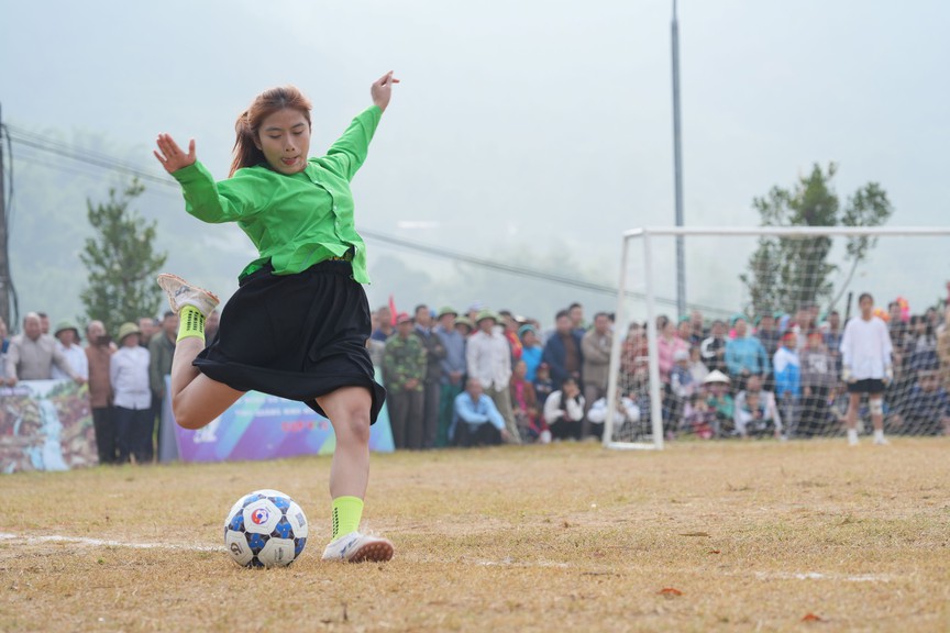 Quảng Ninh: Giải Bóng đá nữ các dân tộc thiểu số - khép lại một mùa giải rực rỡ- Ảnh 6. Quảng Ninh: Giải Bóng đá nữ các dân tộc thiểu số - khép lại một mùa giải rực rỡ- Ảnh 6.