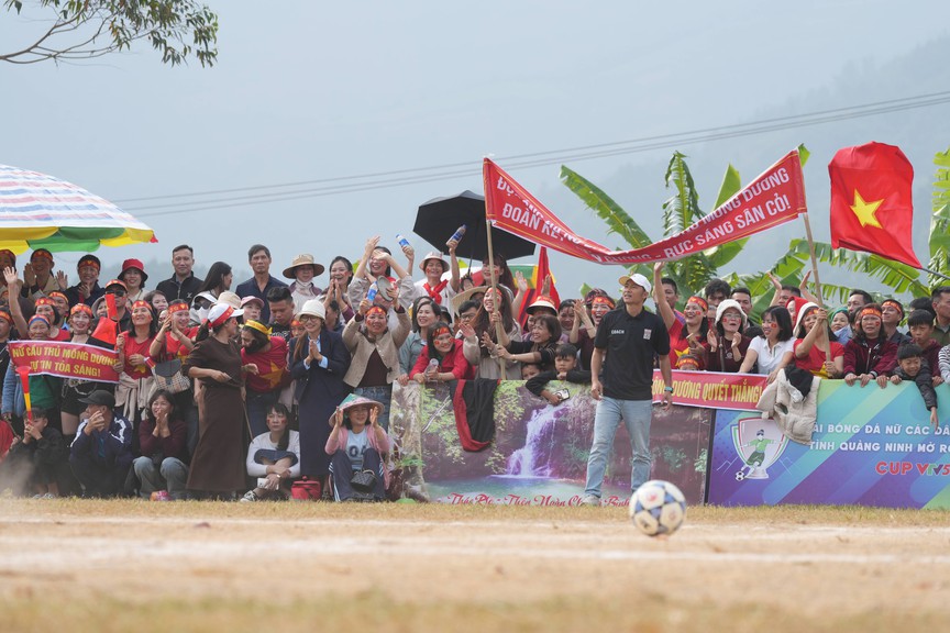 Quảng Ninh: Giải Bóng đá nữ các dân tộc thiểu số - khép lại một mùa giải rực rỡ- Ảnh 2. Quảng Ninh: Giải Bóng đá nữ các dân tộc thiểu số - khép lại một mùa giải rực rỡ- Ảnh 2.