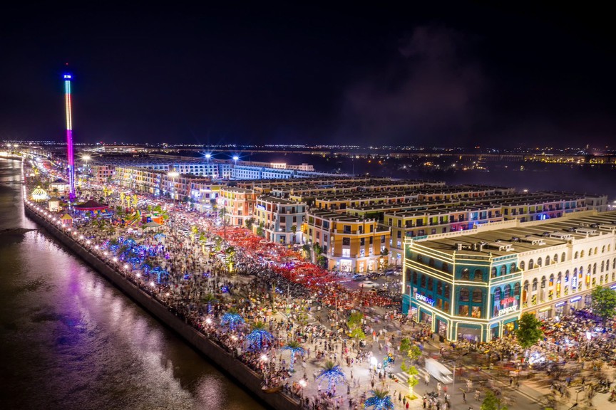 Nhà đầu tư Việt kiều mừng khi gặp cơ hội hái ra tiền với nhà phố all-in-one ở Vinhomes Royal Island- Ảnh 2. Nhà đầu tư Việt kiều mừng khi gặp cơ hội hái ra tiền với nhà phố all-in-one ở Vinhomes Royal Island- Ảnh 2.