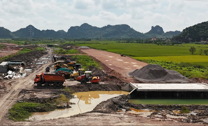 Quảng Ninh: Tăng tốc thi công các dự án, thúc đẩy tiến độ giải ngân đầu tư công- Ảnh 1.