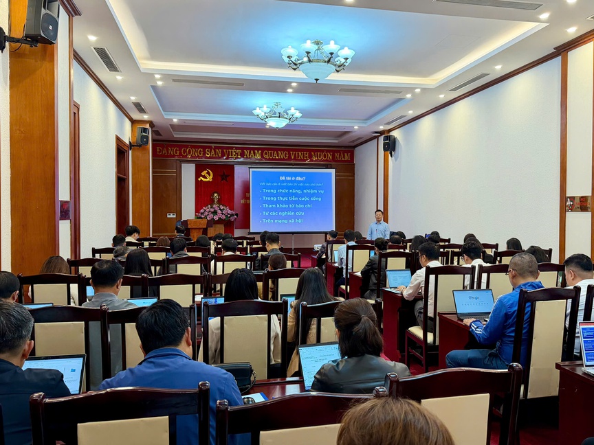 Quảng Ninh: Nâng cao kỹ năng tuyên truyền trên hệ thống truyền thanh cơ sở cho cán bộ, viên chức- Ảnh 1. Quảng Ninh: Nâng cao kỹ năng tuyên truyền trên hệ thống truyền thanh cơ sở cho cán bộ, viên chức- Ảnh 1.