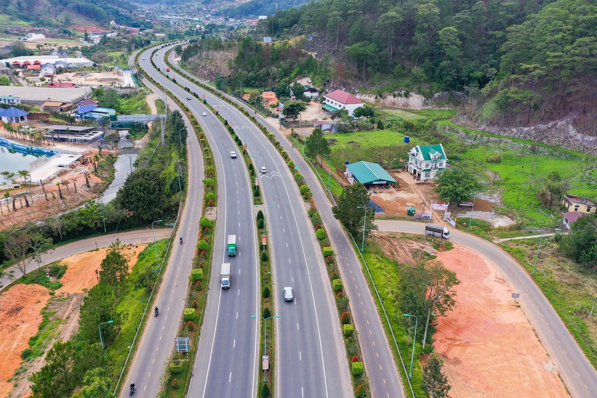 Lâm Đồng chọn được nhà đầu tư cho dự án đường bộ cao tốc Tân Phú - Bảo Lộc- Ảnh 1.