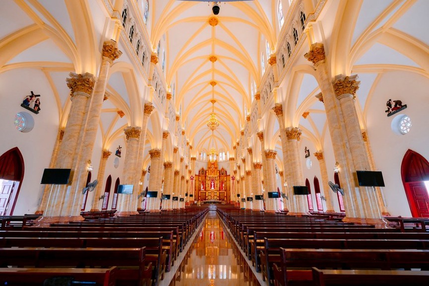 Khánh thành Nhà thờ Giáo xứ lớn nhất Việt Nam bên 'vịnh không sóng' sức chứa đến 5.000 người
- Ảnh 3. Khánh thành Nhà thờ Giáo xứ lớn nhất Việt Nam bên 'vịnh không sóng' sức chứa đến 5.000 người
- Ảnh 3.