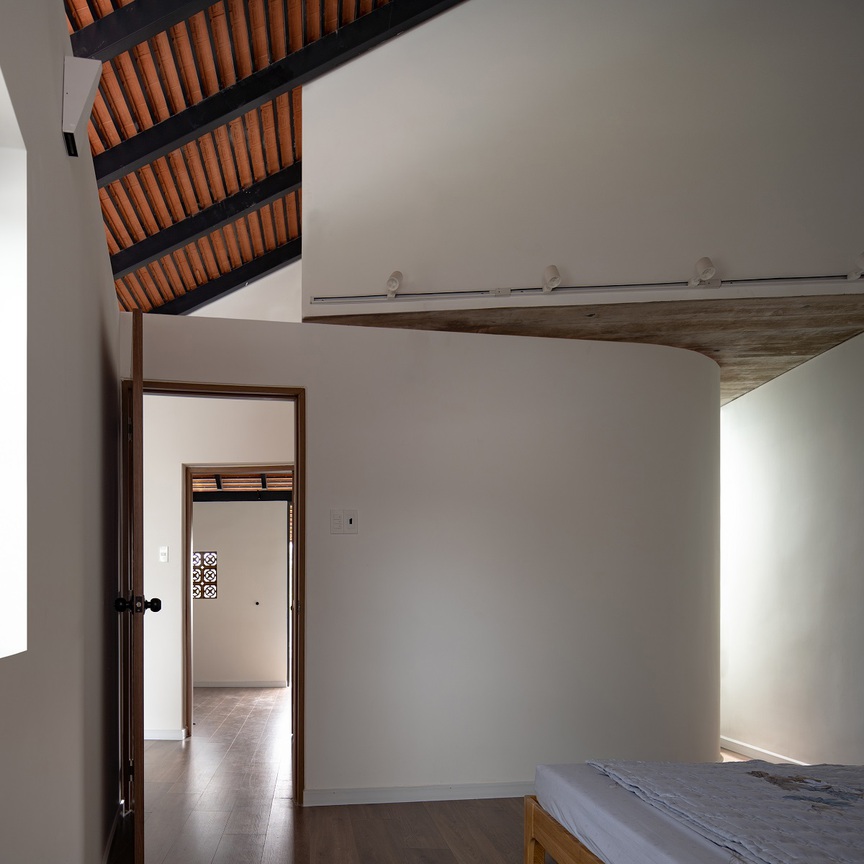 Phá vỡ khuôn mẫu kiến trúc: Ngôi nhà triền dốc với concept 'nghiêng' đầy táo bạo- Ảnh 9. Phá vỡ khuôn mẫu kiến trúc: Ngôi nhà triền dốc với concept 'nghiêng' đầy táo bạo- Ảnh 9.