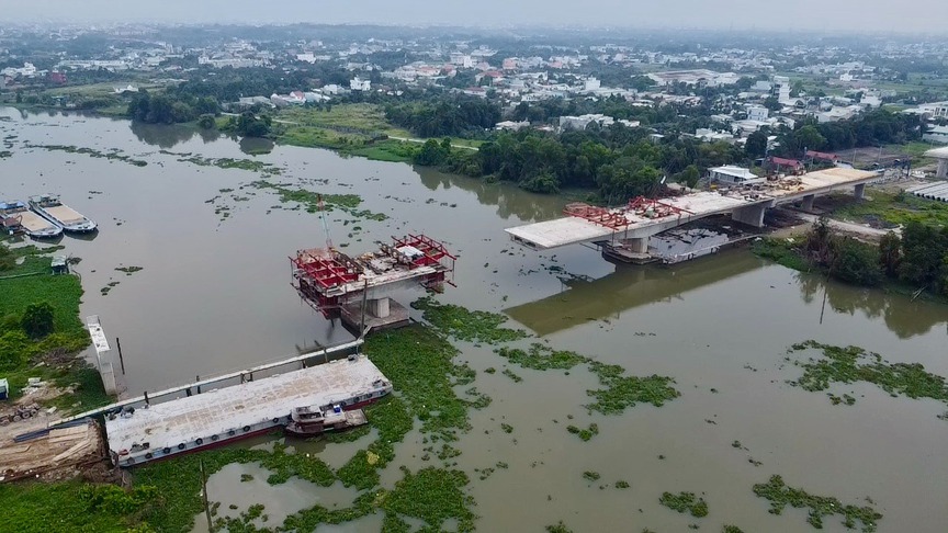 Chỉ 2 tháng nữa, cầu vượt sông thứ 6 nối bờ sông Sài Gòn và hai tỉnh Đông Nam Bộ sẽ hợp long- Ảnh 1.