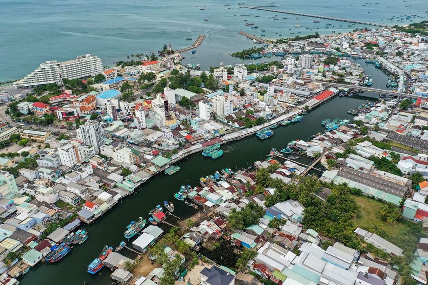 Phú Quốc và hành trình ngoạn mục từ huyện đảo hoang sơ thành đô thị loại I - điểm đến của APEC 2027- Ảnh 1.