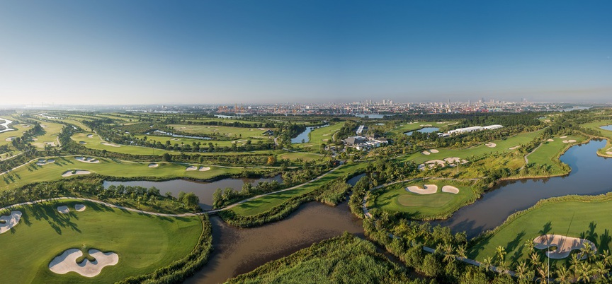 A aerial view of a golf course  AI-generated content may be incorrect.