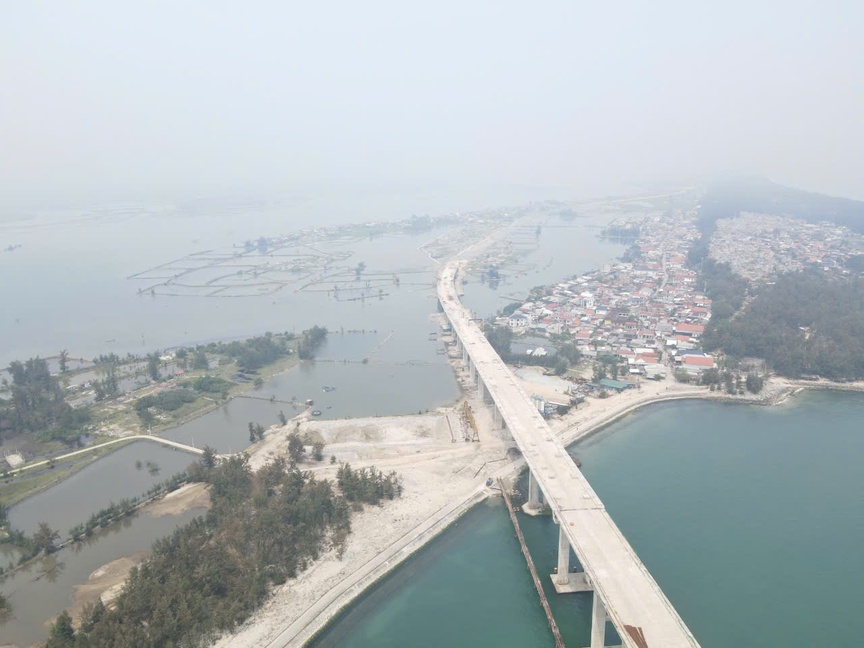 TP. Huế: Cận cảnh cầu vượt cửa biển Thuận An trước ngày hợp long- Ảnh 3. TP. Huế: Cận cảnh cầu vượt cửa biển Thuận An trước ngày hợp long- Ảnh 3.