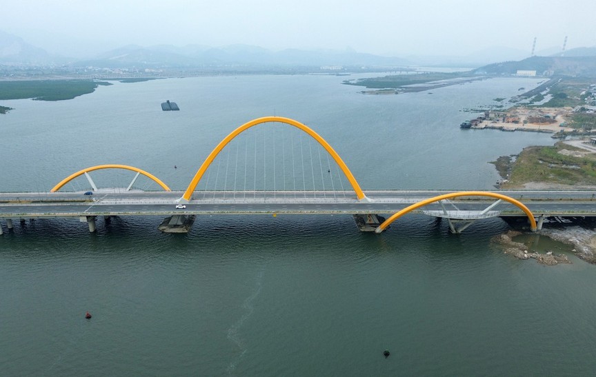 Cây cầu uốn lượn giữa rừng ngập mặn đẹp nhất miền Bắc, là cây cầu thứ 6 bắc qua 'vịnh Sydney của Việt Nam'- Ảnh 1. Cây cầu uốn lượn giữa rừng ngập mặn đẹp nhất miền Bắc, là cây cầu thứ 6 bắc qua 'vịnh Sydney của Việt Nam'- Ảnh 1.
