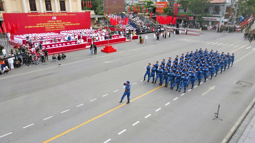 Cận cảnh buổi tổng duyệt đội ngũ và diễu hành kỷ niệm 70 năm Ngày giải phóng Hải Phòng- Ảnh 6. Cận cảnh buổi tổng duyệt đội ngũ và diễu hành kỷ niệm 70 năm Ngày giải phóng Hải Phòng- Ảnh 6.