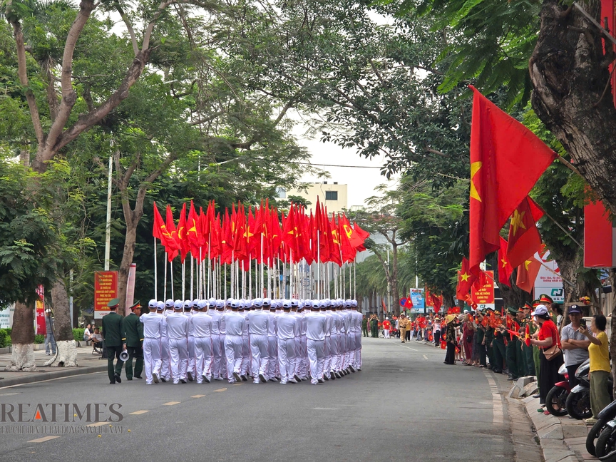 Cận cảnh buổi tổng duyệt đội ngũ và diễu hành kỷ niệm 70 năm Ngày giải phóng Hải Phòng- Ảnh 11. Cận cảnh buổi tổng duyệt đội ngũ và diễu hành kỷ niệm 70 năm Ngày giải phóng Hải Phòng- Ảnh 11.
