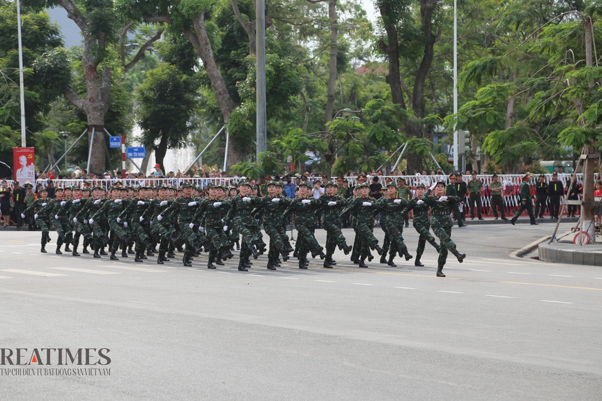 Cận cảnh buổi tổng duyệt đội ngũ và diễu hành kỷ niệm 70 năm Ngày giải phóng Hải Phòng- Ảnh 7. Cận cảnh buổi tổng duyệt đội ngũ và diễu hành kỷ niệm 70 năm Ngày giải phóng Hải Phòng- Ảnh 7.