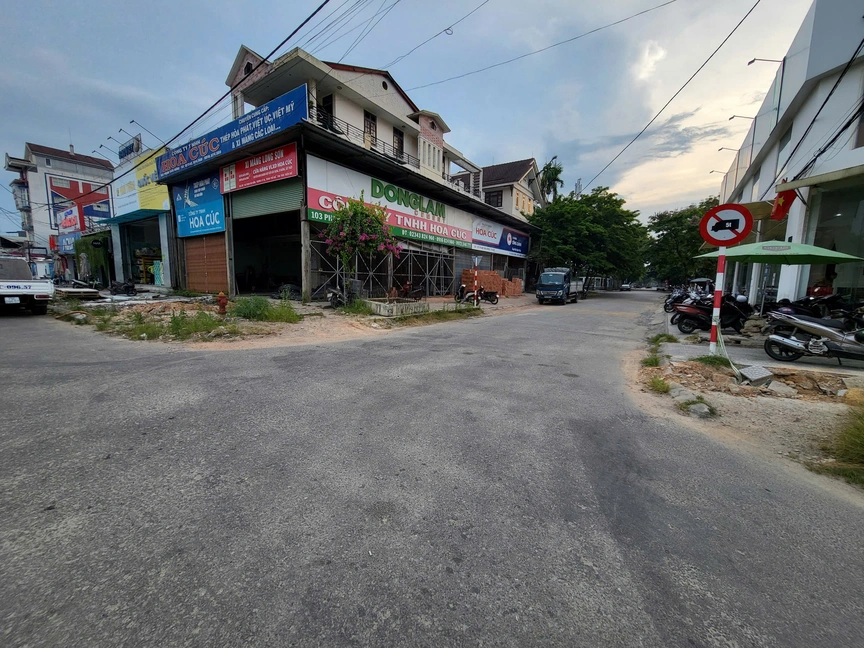 TP. Huế: Người dân phấn khởi khi đường Phạm Văn Đồng được mở rộng- Ảnh 5. TP. Huế: Người dân phấn khởi khi đường Phạm Văn Đồng được mở rộng- Ảnh 5.