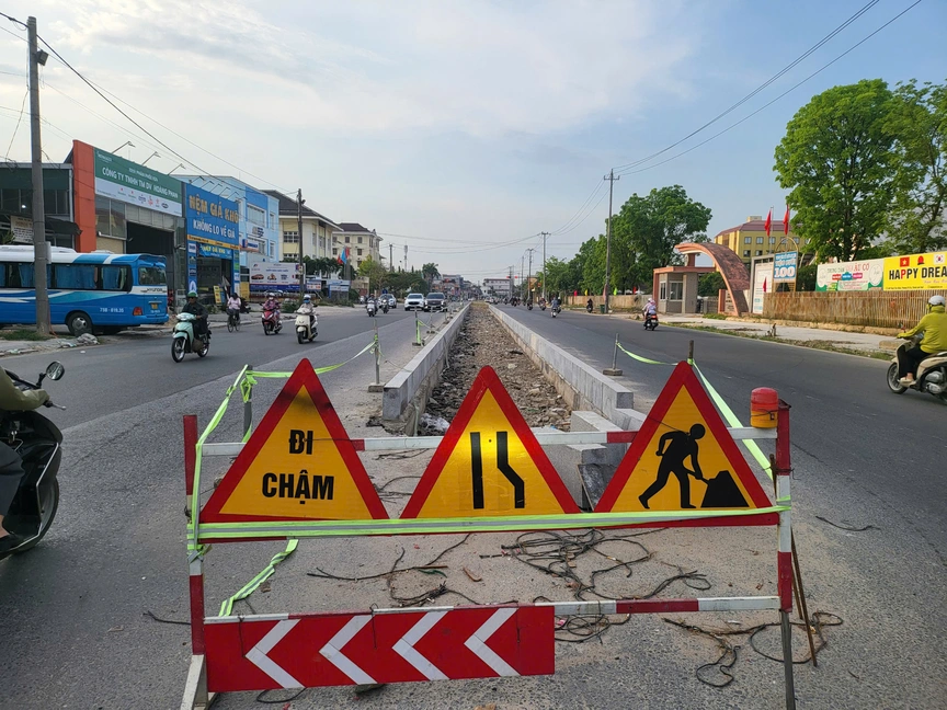 TP. Huế: Người dân phấn khởi khi đường Phạm Văn Đồng được mở rộng- Ảnh 4. TP. Huế: Người dân phấn khởi khi đường Phạm Văn Đồng được mở rộng- Ảnh 4.