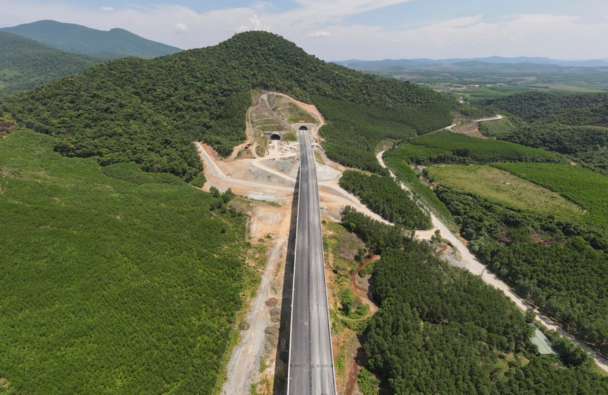 Sắp thông xe cao tốc 55km hơn 12.500 tỷ do Liên danh Sơn Hải thi công- Ảnh 3. Sắp thông xe cao tốc 55km hơn 12.500 tỷ do Liên danh Sơn Hải thi công- Ảnh 3.