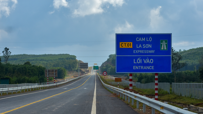Cao tốc Cam Lộ - La Sơn. Nguồn ảnh: Báo Chính phủ Cao tốc Cam Lộ - La Sơn. Nguồn ảnh: Báo Chính phủ