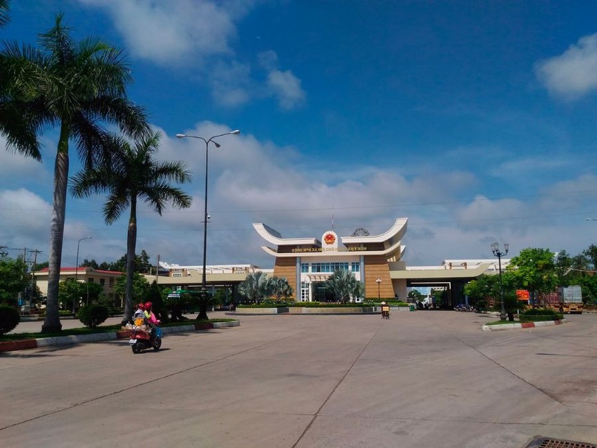 Chỉ hơn chục ngày nữa, tuyến cao tốc gần 20.000 tỷ kết nối TP. HCM với tỉnh có 16 cửa khẩu của Việt Nam sẽ đạt dấu mốc quan trọng- Ảnh 2. Chỉ hơn chục ngày nữa, tuyến cao tốc gần 20.000 tỷ kết nối TP. HCM với tỉnh có 16 cửa khẩu của Việt Nam sẽ đạt dấu mốc quan trọng- Ảnh 2.
